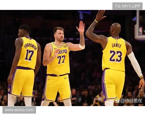 东契奇湖人首季已达17场3055追平浓眉仅用35场表现惊艳